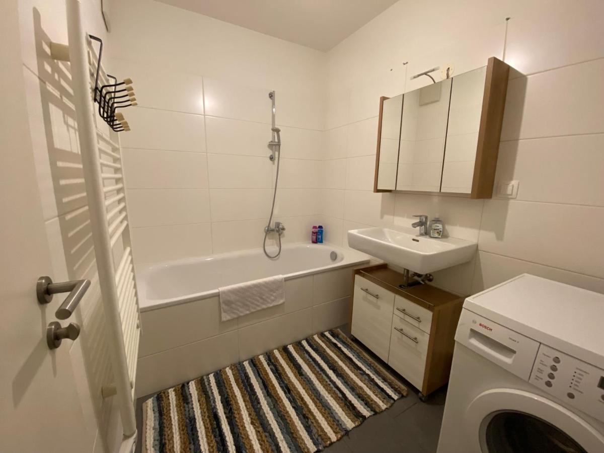 Apartment 9 Stops Away From City-Centre Bécs Kültér fotó